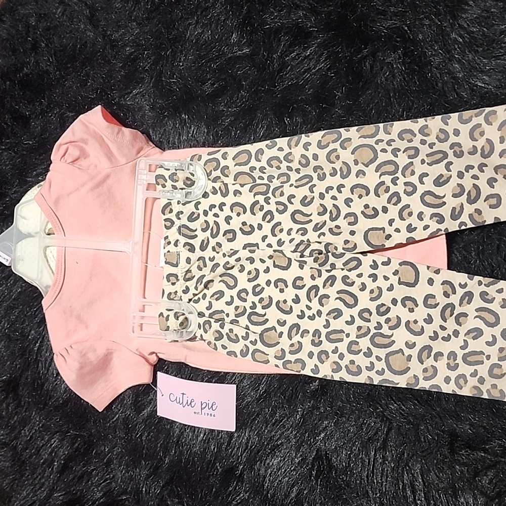 Adorable Cat Print Baby One Piece Set. Brand New With Tags & Hanger. - Picture 7 of 7